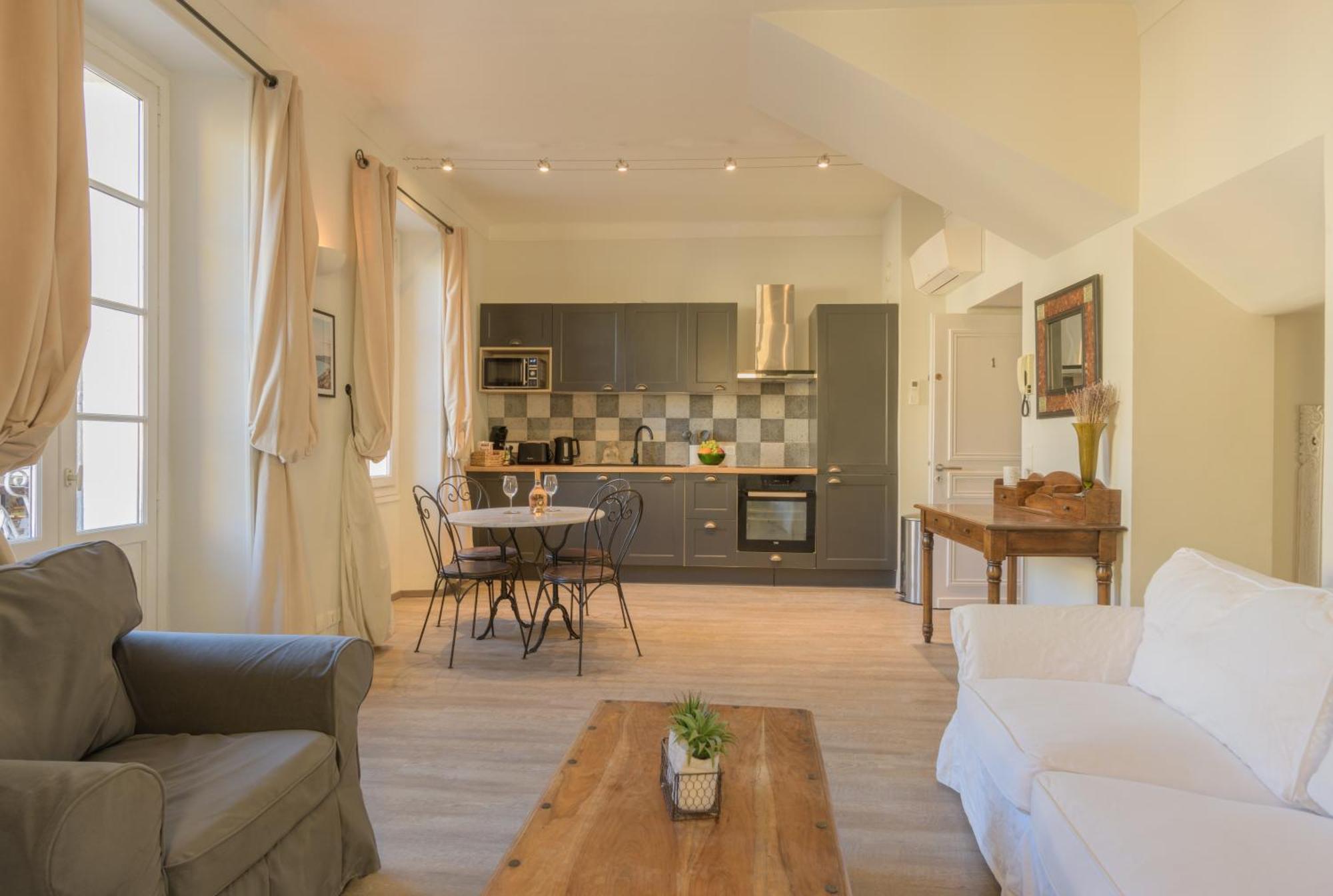 VALBONNE Maison cœur de village Extérieur photo
