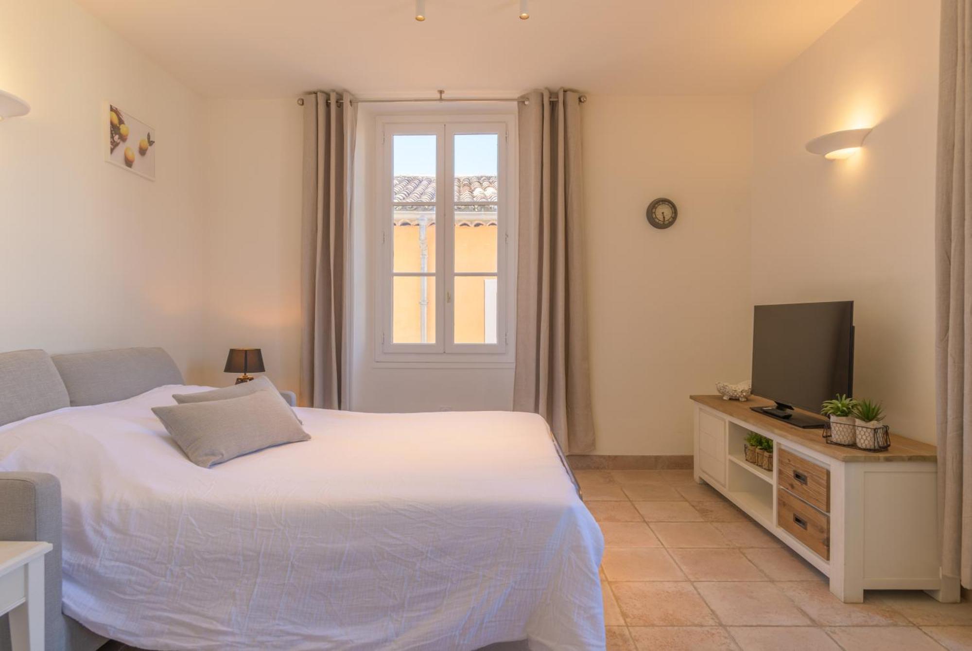 VALBONNE Maison cœur de village Extérieur photo
